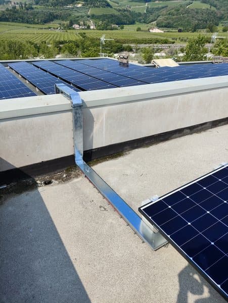 Posa di struttura e moduli su copertura industriale — Voltio, impianti a Padova e in Veneto