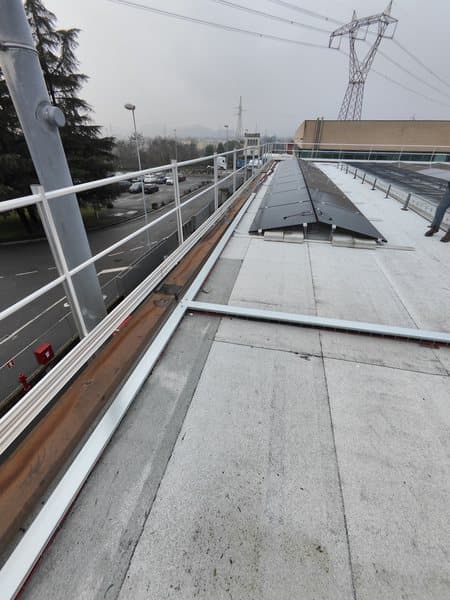 Posa di struttura e moduli su copertura industriale — Voltio, impianti a Padova e in Veneto