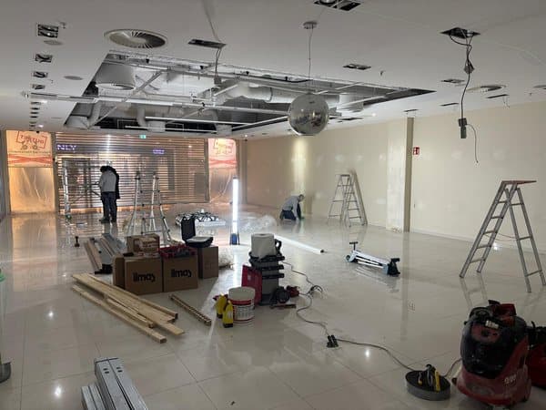 Cantiere di impianto elettrico commerciale — Voltio, impianti a Padova e in Veneto