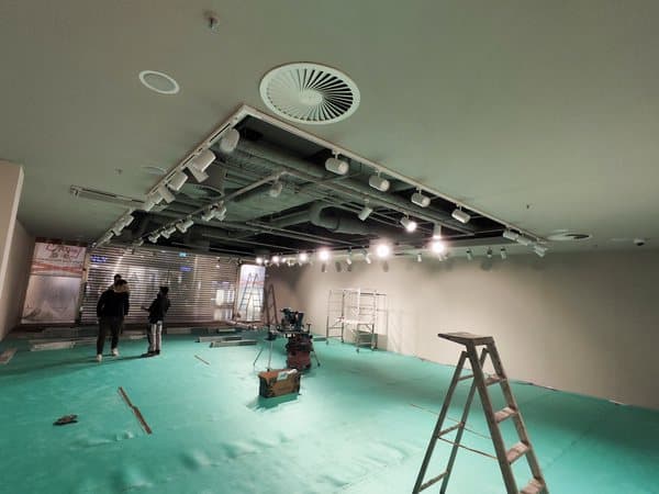Cantiere di impianto elettrico commerciale — Voltio, impianti a Padova e in Veneto