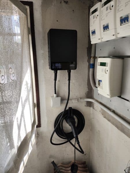 Wallbox Depow installata in locale tecnico accanto ai contatori elettrici