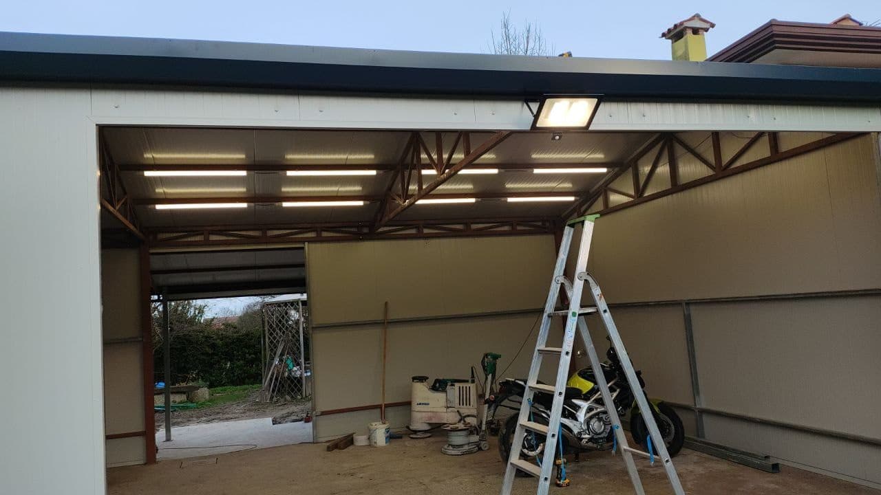 Illuminazione LED capannone privato — Padova