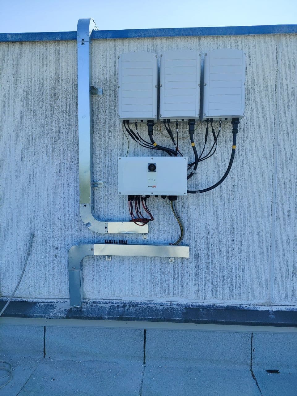 Quadro di sezionamento stringhe fotovoltaiche con canaline inox — Water & Life Lab, Veneto